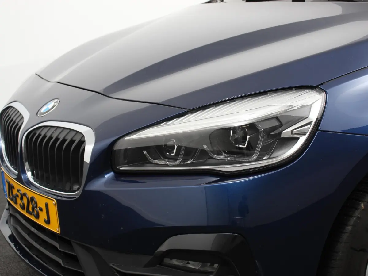 218i Automaat Corporate Lease Executive 7p Cruise control Lichtmetalen velgen Navigatie Parkeersensoren achter Radio LED