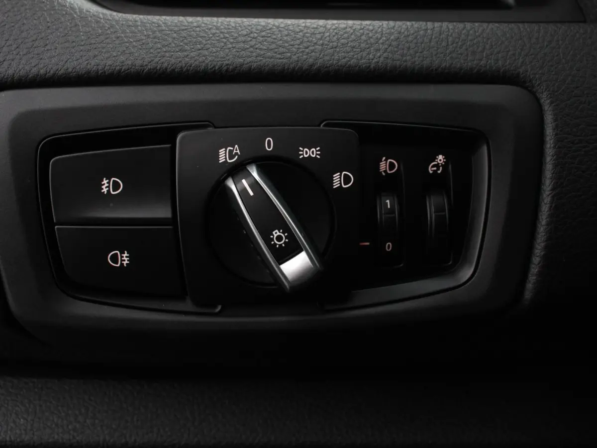218i Automaat Corporate Lease Executive 7p Cruise control Lichtmetalen velgen Navigatie Parkeersensoren achter Radio LED