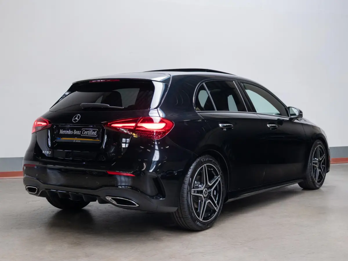 Hatchback 180 Business Solution AMG Premium PLUS | Panorama dak