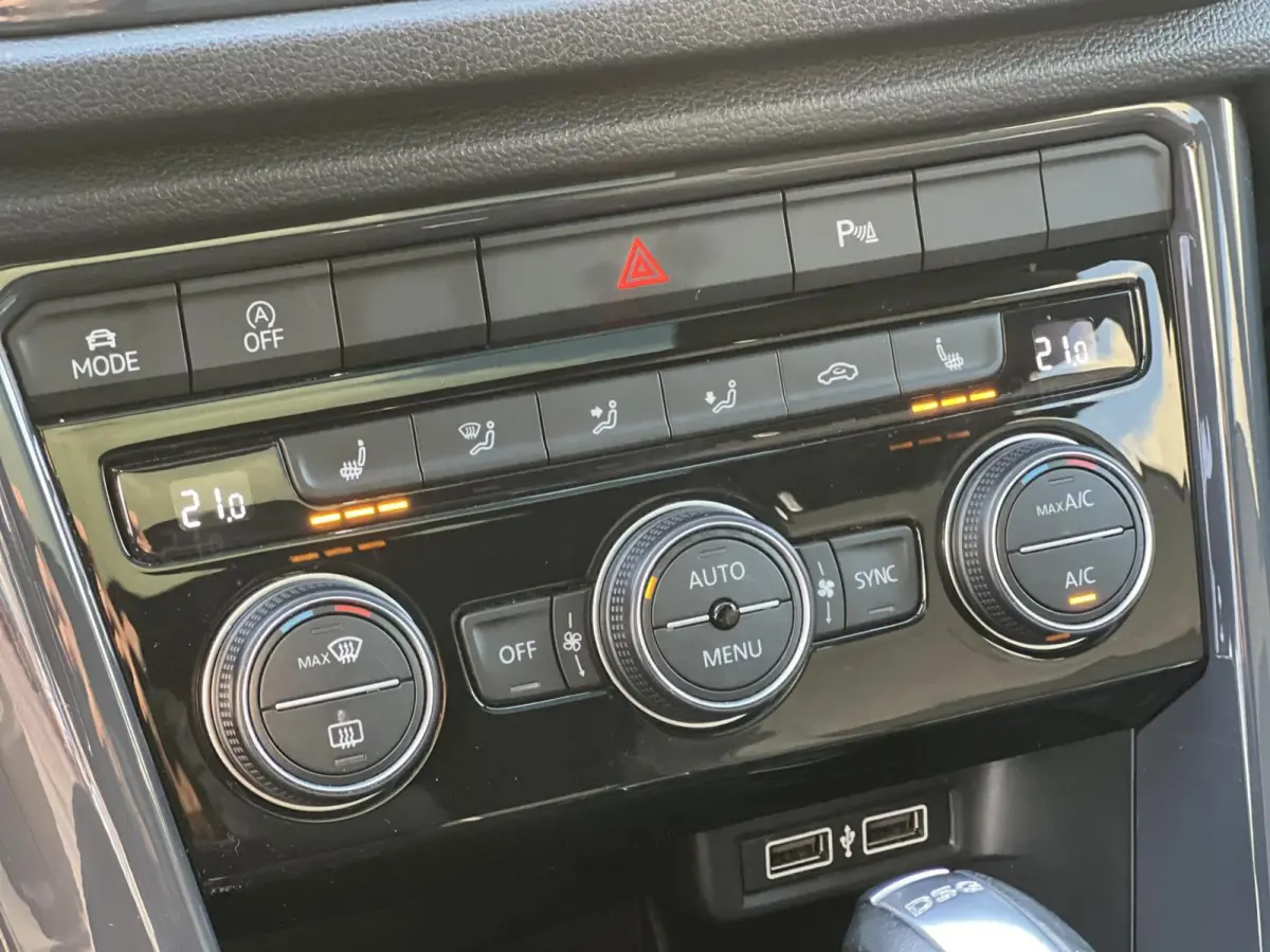 1.5 TSI 3 X R-LINE |BEATS|Dodehoek|Pano|Camera|Virtual|Carplay|