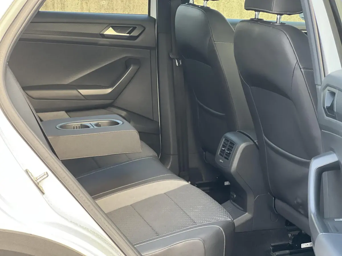 1.5 TSI 3 X R-LINE |BEATS|Dodehoek|Pano|Camera|Virtual|Carplay|