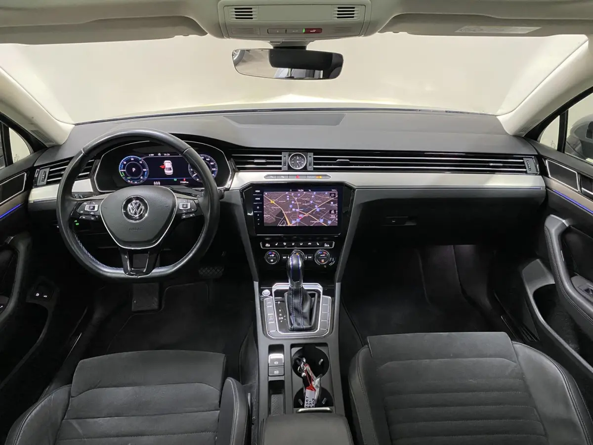 1.4 TSI GTE Highline Panoramadak / Active Info / Discovery Pro