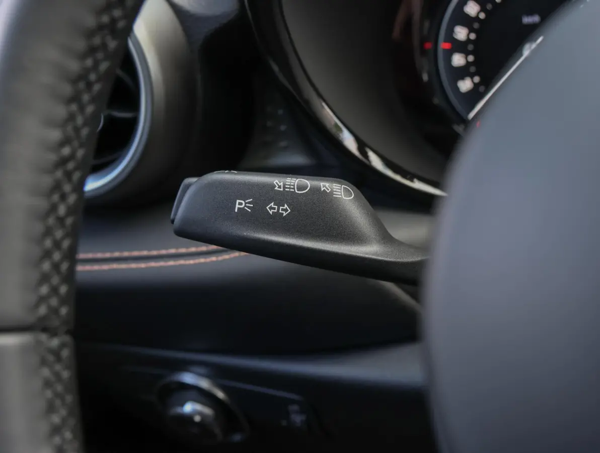 Hybrid Sprint 131pk Automaat | Navi | Camera | Keyless Entry/Start | Voorstoelen Verwarmd | Apple Carplay/Android Auto