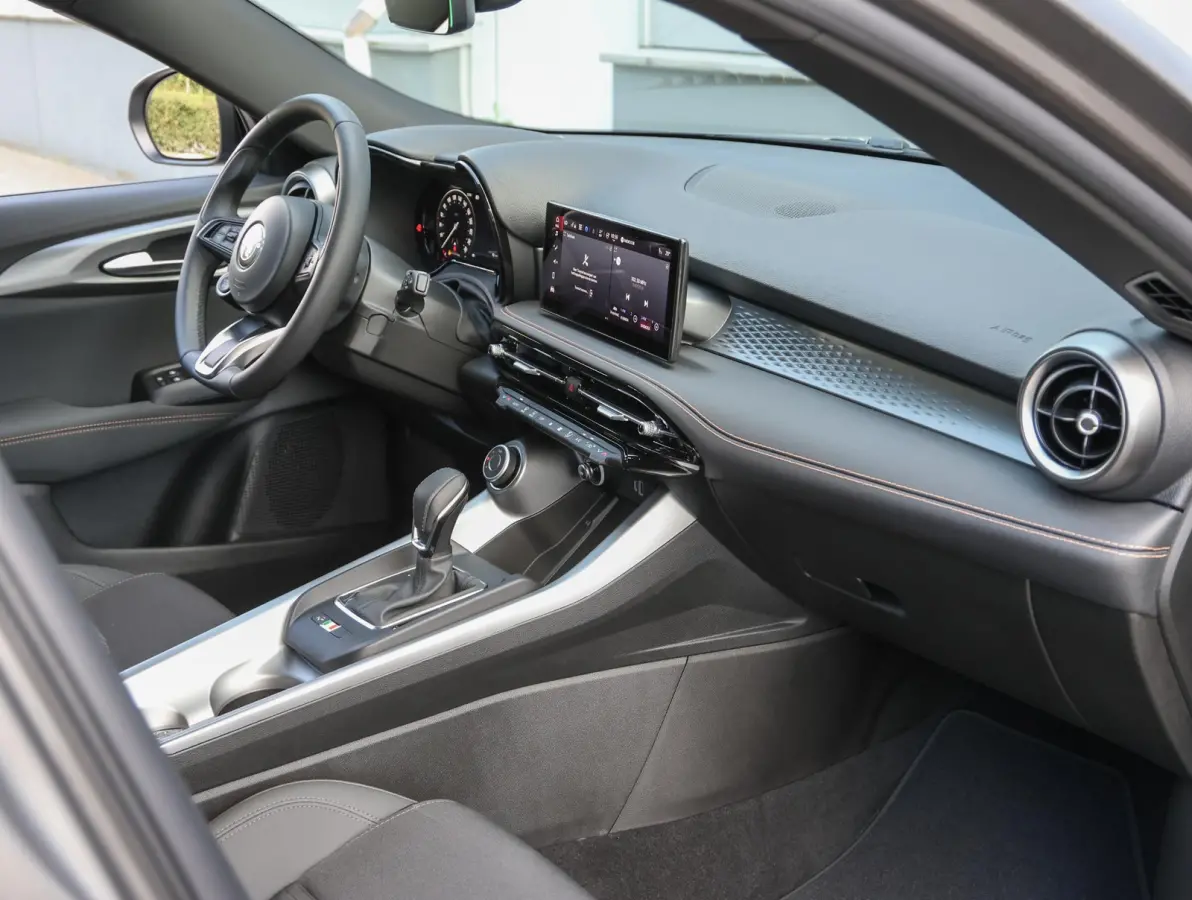 Hybrid Sprint 131pk Automaat | Navi | Camera | Keyless Entry/Start | Voorstoelen Verwarmd | Apple Carplay/Android Auto