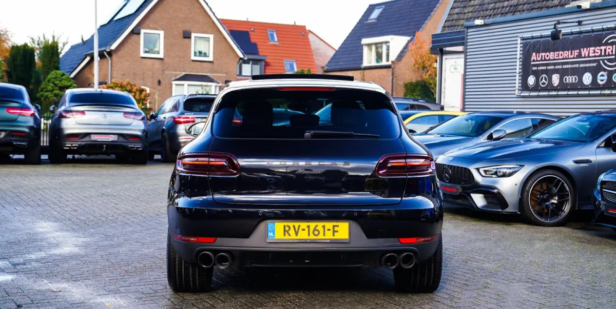 2.0 | Suede stuurwiel | Pano | Stuurwiel verwarming | Bose | Luchtvering | Dealer onderhouden |