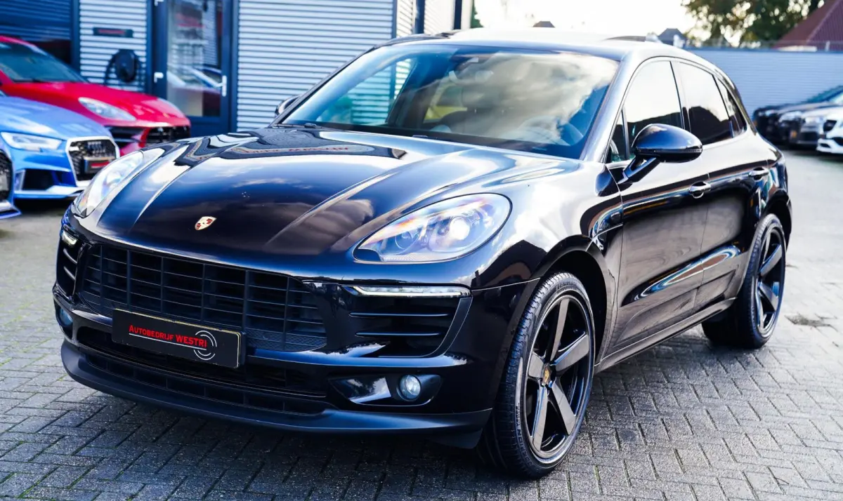 2.0 | Suede stuurwiel | Pano | Stuurwiel verwarming | Bose | Luchtvering | Dealer onderhouden |