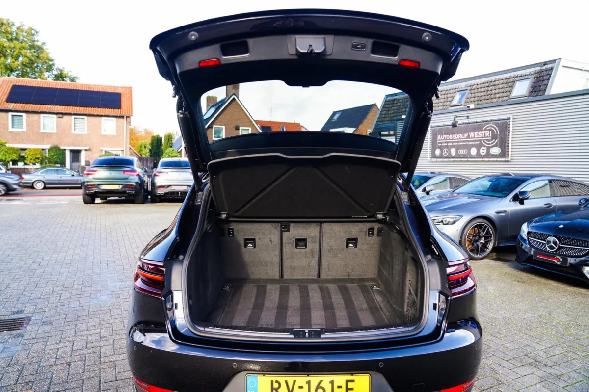 2.0 | Suede stuurwiel | Pano | Stuurwiel verwarming | Bose | Luchtvering | Dealer onderhouden |