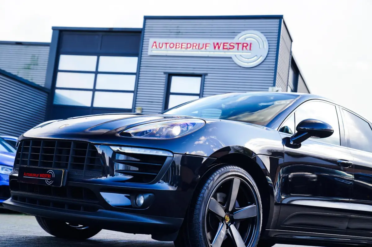2.0 | Suede stuurwiel | Pano | Stuurwiel verwarming | Bose | Luchtvering | Dealer onderhouden |