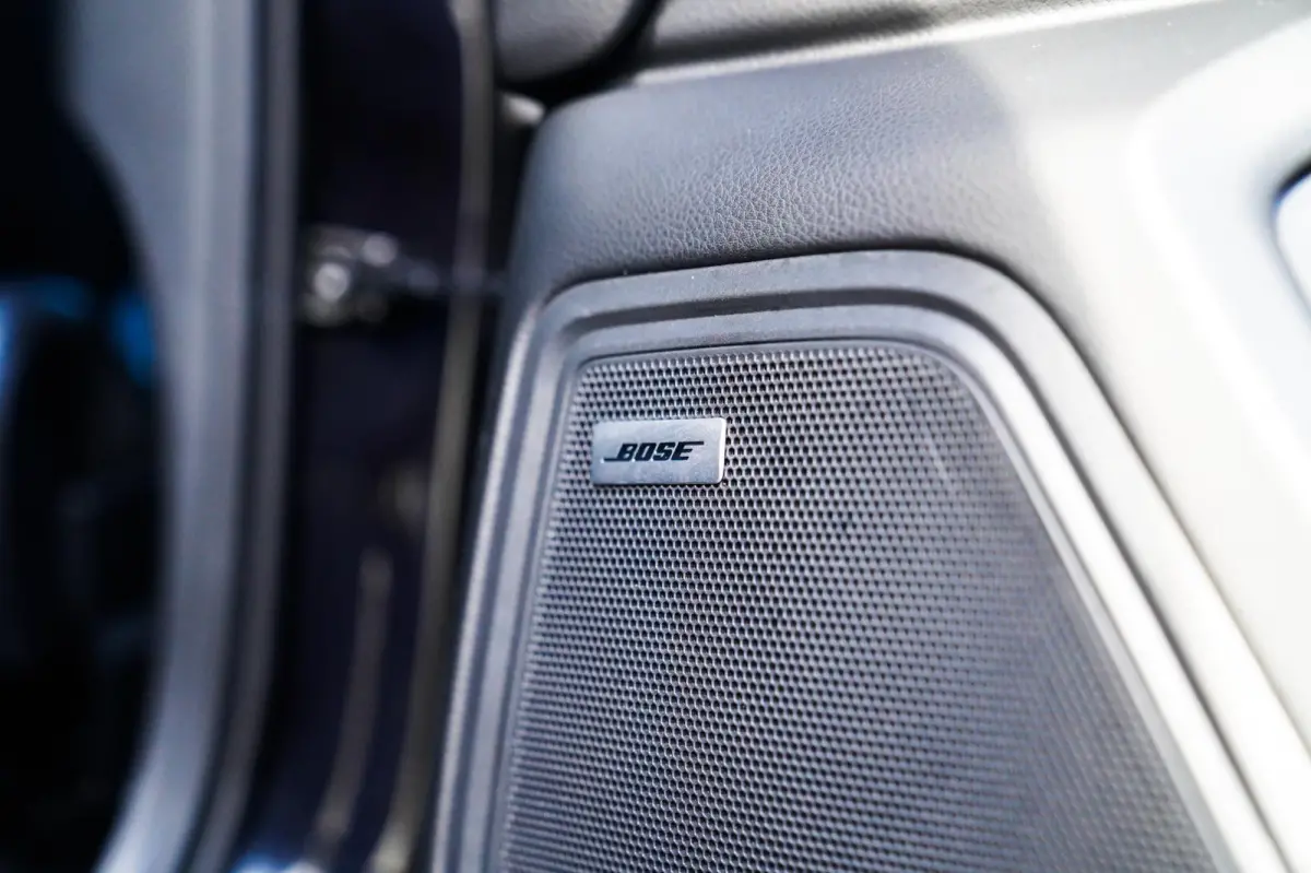 2.0 | Suede stuurwiel | Pano | Stuurwiel verwarming | Bose | Luchtvering | Dealer onderhouden |