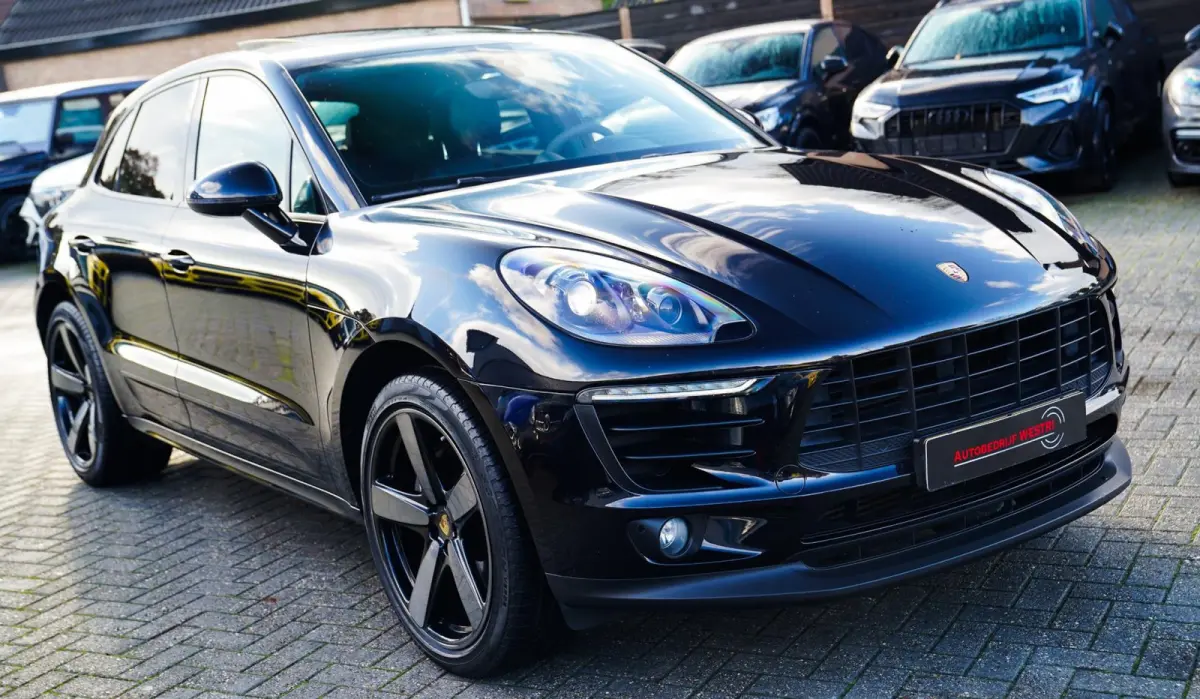 2.0 | Suede stuurwiel | Pano | Stuurwiel verwarming | Bose | Luchtvering | Dealer onderhouden |