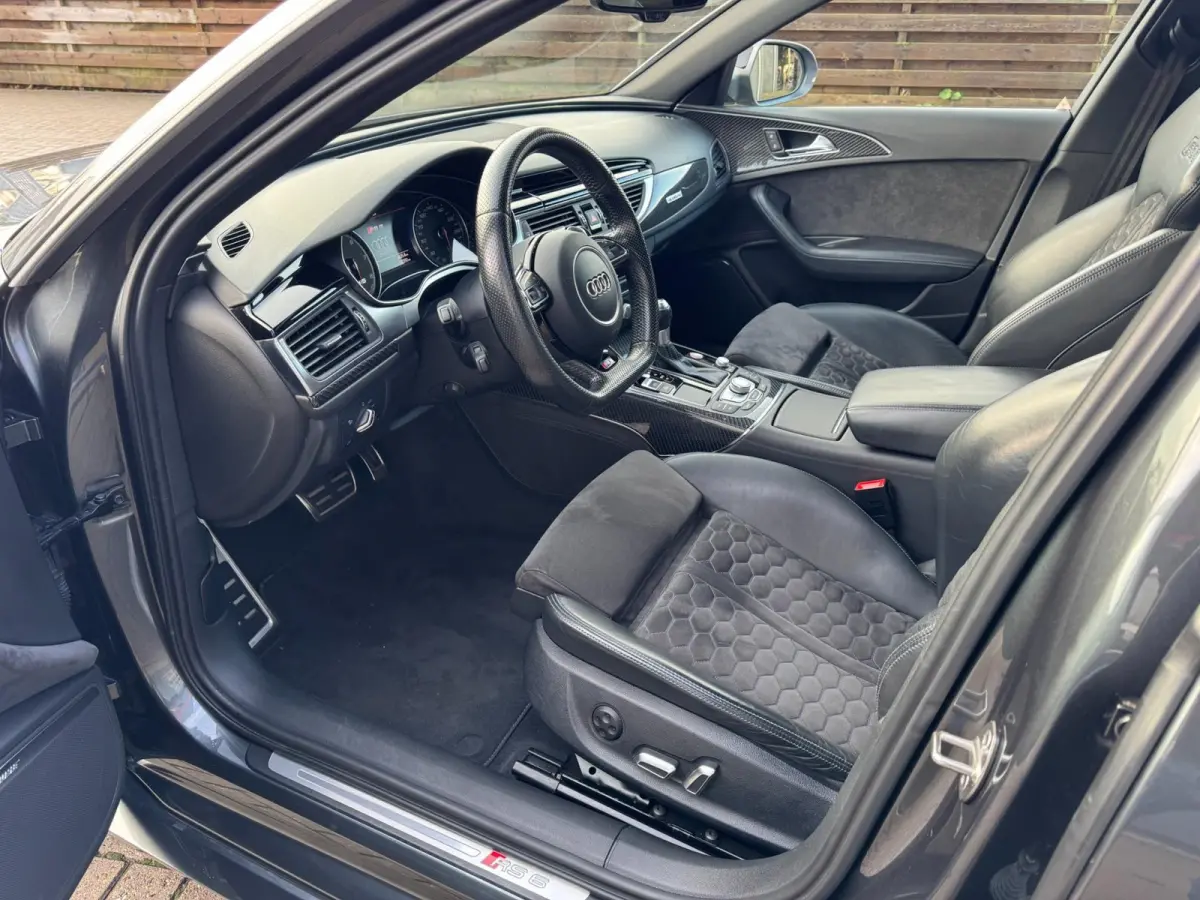 4.0 TFSI RS 6 quattro performance Pro Line Plus / Ceramic / Pano / Special Carbon / Milltek / Full Option. .