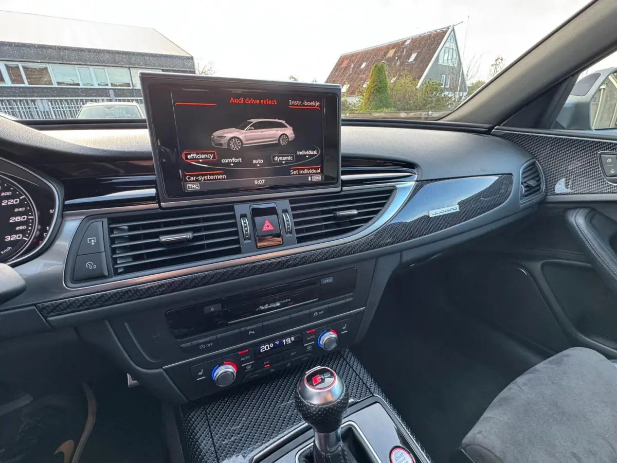 4.0 TFSI RS 6 quattro performance Pro Line Plus / Ceramic / Pano / Special Carbon / Milltek / Full Option. .