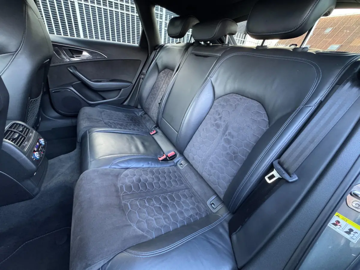4.0 TFSI RS 6 quattro performance Pro Line Plus / Ceramic / Pano / Special Carbon / Milltek / Full Option. .