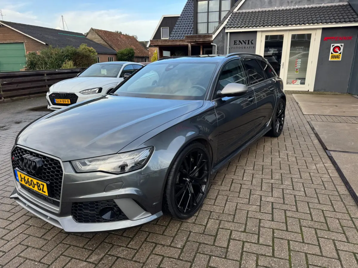 4.0 TFSI RS 6 quattro performance Pro Line Plus / Ceramic / Pano / Special Carbon / Milltek / Full Option. .