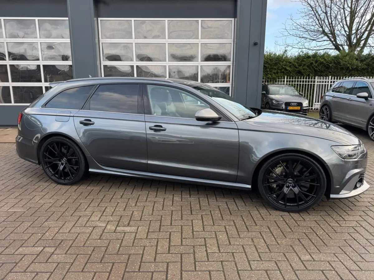 4.0 TFSI RS 6 quattro performance Pro Line Plus / Ceramic / Pano / Special Carbon / Milltek / Full Option. .