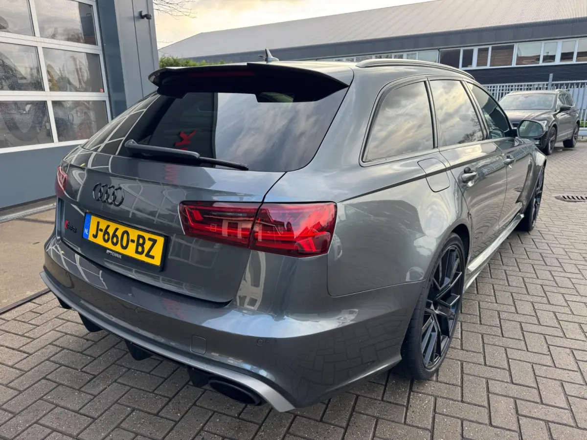4.0 TFSI RS 6 quattro performance Pro Line Plus / Ceramic / Pano / Special Carbon / Milltek / Full Option. .