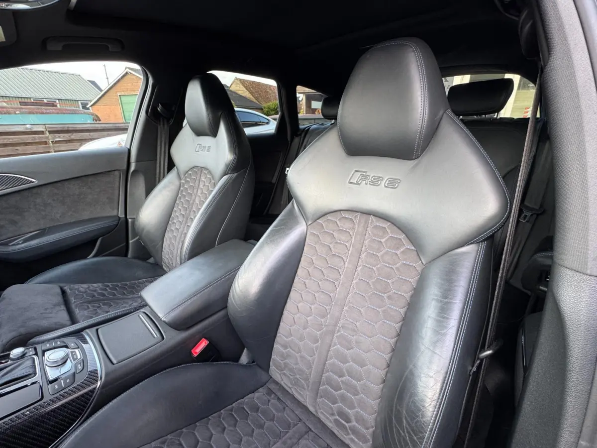 4.0 TFSI RS 6 quattro performance Pro Line Plus / Ceramic / Pano / Special Carbon / Milltek / Full Option. .