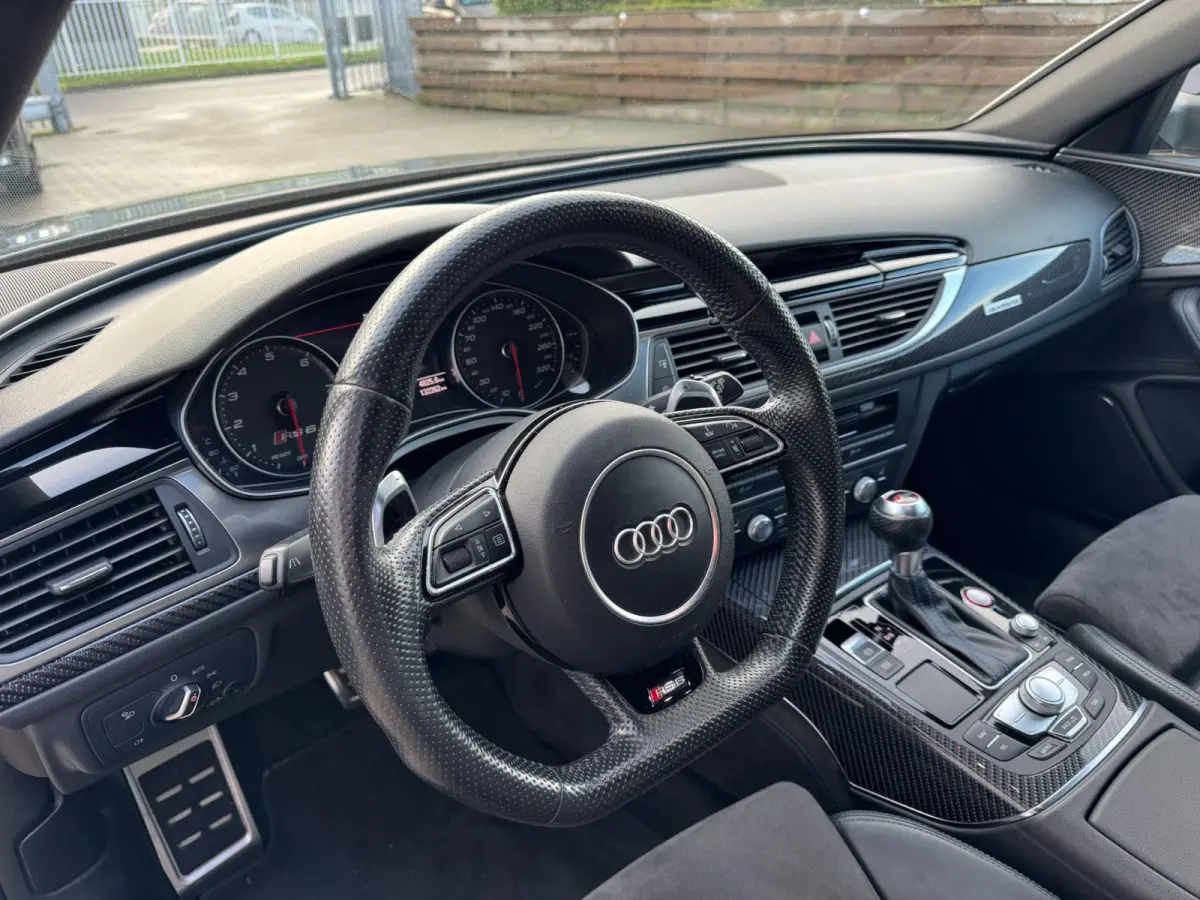 4.0 TFSI RS 6 quattro performance Pro Line Plus / Ceramic / Pano / Special Carbon / Milltek / Full Option. .