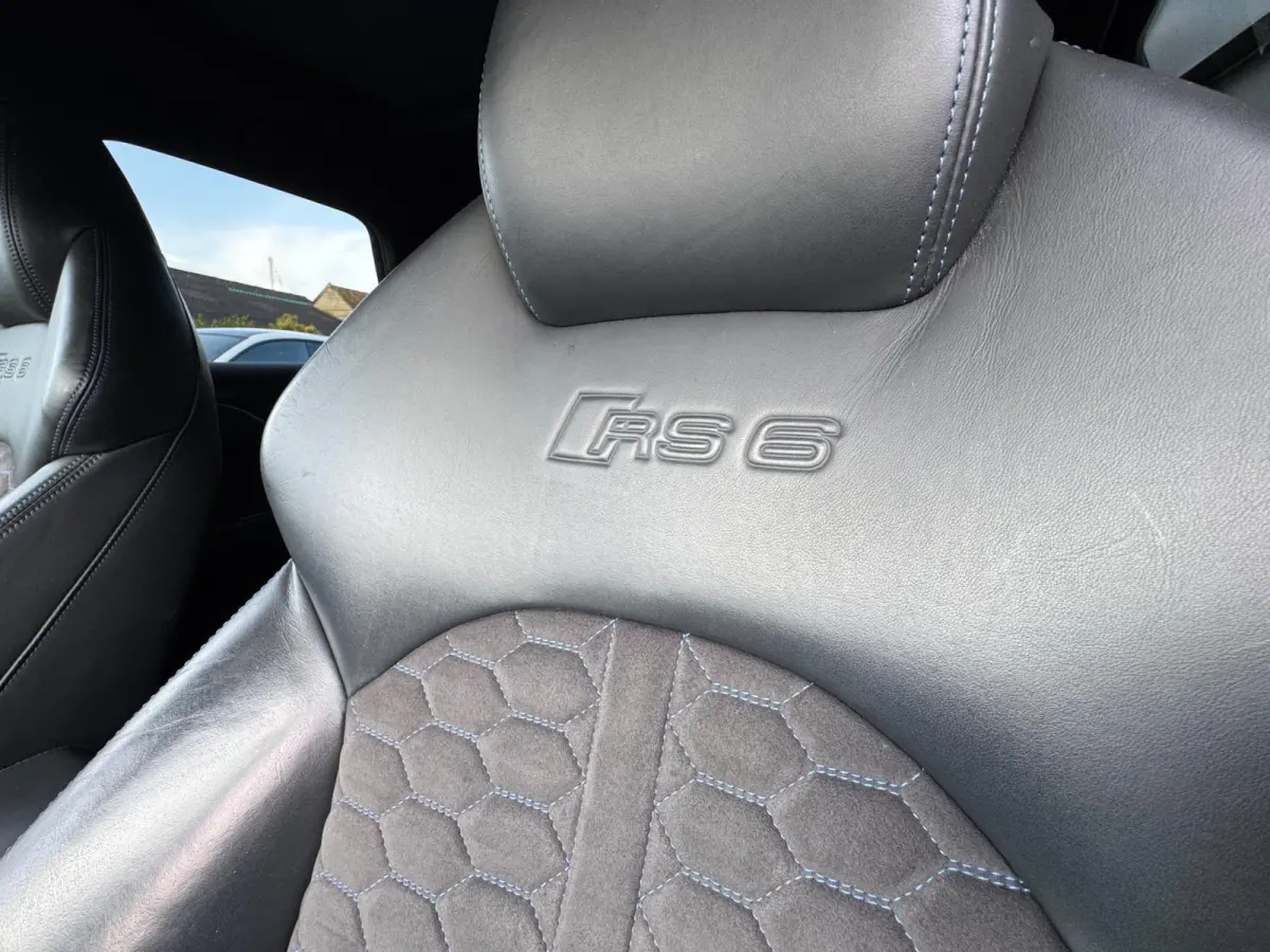 4.0 TFSI RS 6 quattro performance Pro Line Plus / Ceramic / Pano / Special Carbon / Milltek / Full Option. .
