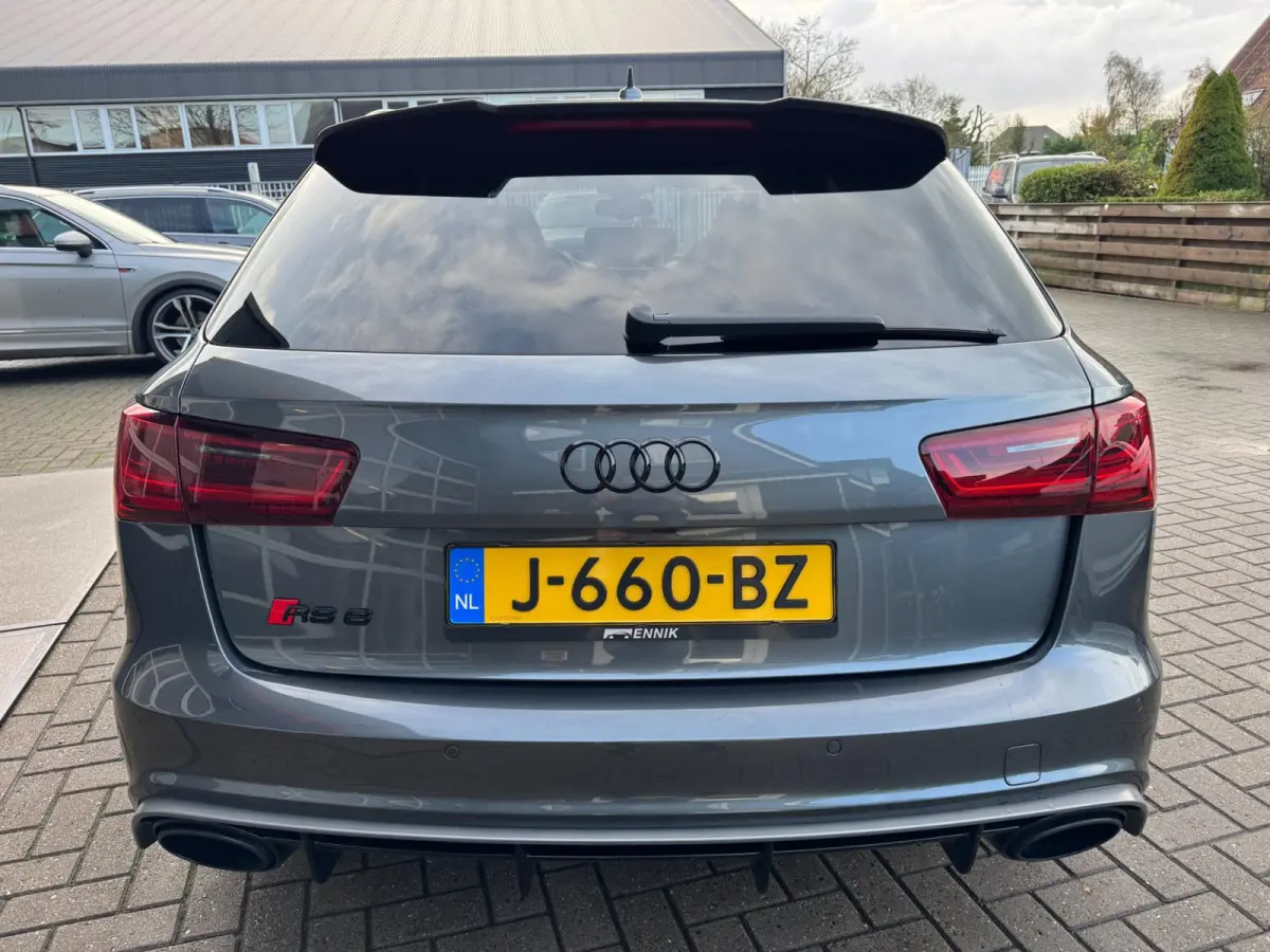 4.0 TFSI RS 6 quattro performance Pro Line Plus / Ceramic / Pano / Special Carbon / Milltek / Full Option. .