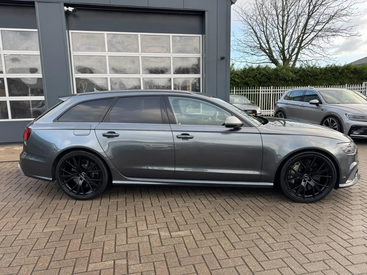 4.0 TFSI RS 6 quattro performance Pro Line Plus / Ceramic / Pano / Special Carbon / Milltek / Full Option. .