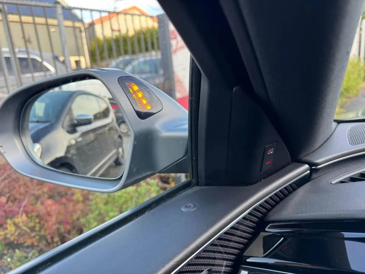 4.0 TFSI RS 6 quattro performance Pro Line Plus / Ceramic / Pano / Special Carbon / Milltek / Full Option. .