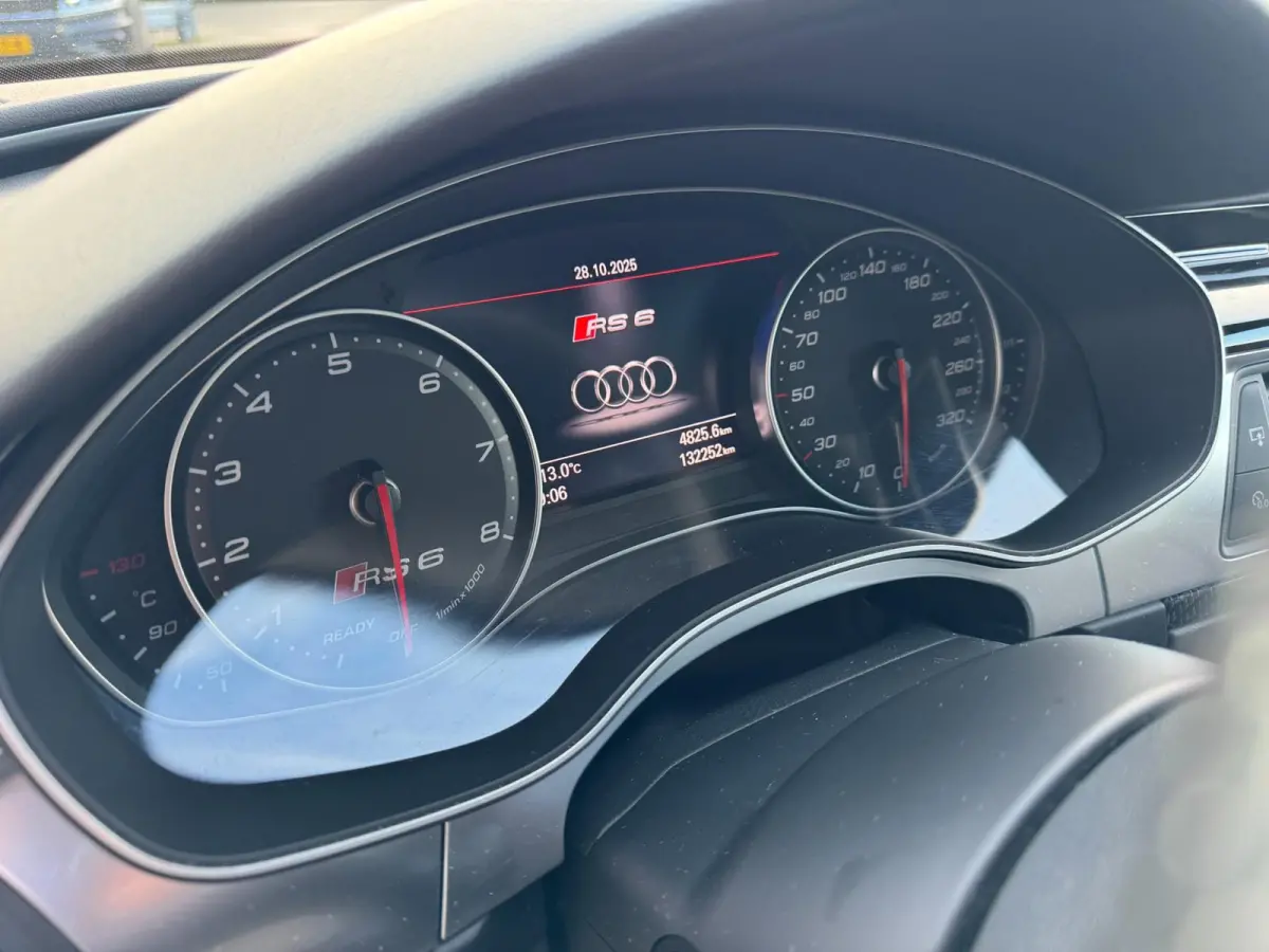 4.0 TFSI RS 6 quattro performance Pro Line Plus / Ceramic / Pano / Special Carbon / Milltek / Full Option. .