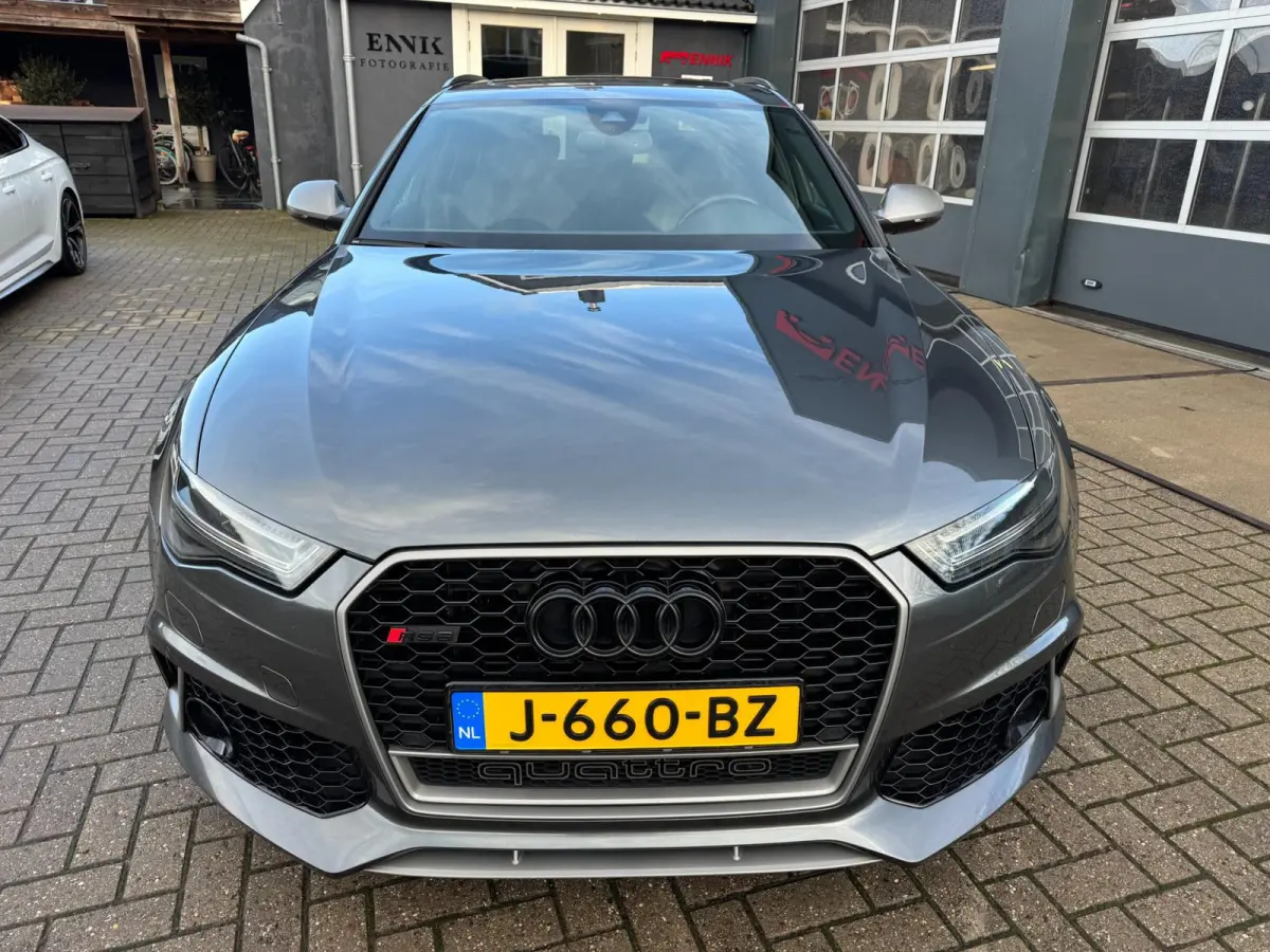 4.0 TFSI RS 6 quattro performance Pro Line Plus / Ceramic / Pano / Special Carbon / Milltek / Full Option. .