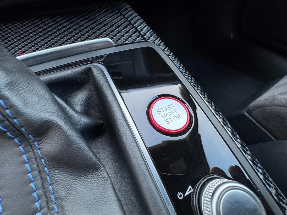 4.0 TFSI RS 6 quattro performance Pro Line Plus / Ceramic / Pano / Special Carbon / Milltek / Full Option. .