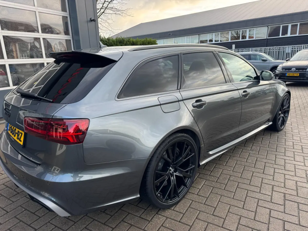 4.0 TFSI RS 6 quattro performance Pro Line Plus / Ceramic / Pano / Special Carbon / Milltek / Full Option. .