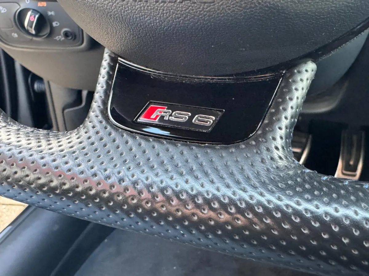 4.0 TFSI RS 6 quattro performance Pro Line Plus / Ceramic / Pano / Special Carbon / Milltek / Full Option. .