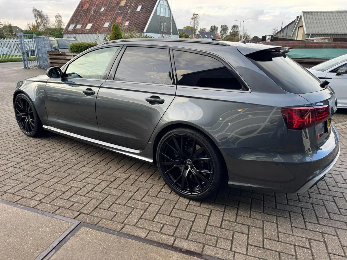 4.0 TFSI RS 6 quattro performance Pro Line Plus / Ceramic / Pano / Special Carbon / Milltek / Full Option. .