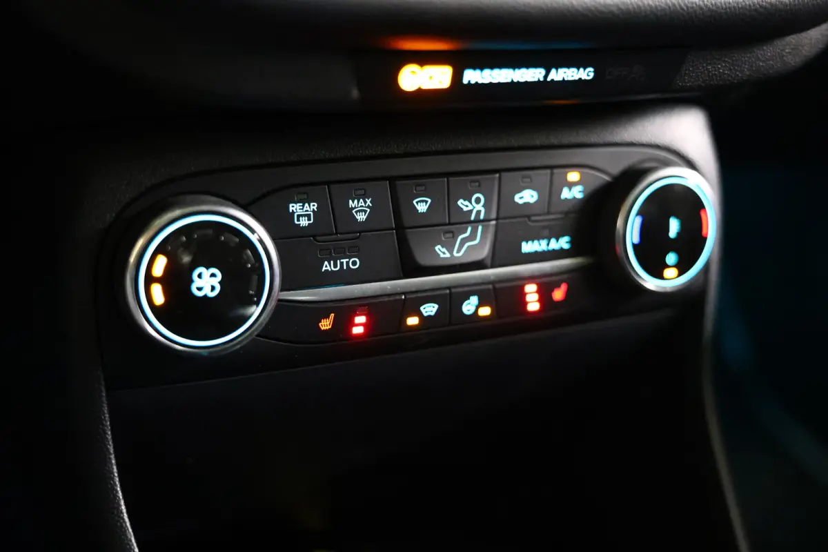 1.0 EcoBoost Hybrid 39.000 km Titanium AUT CARPLAY DAB STUURVW '22