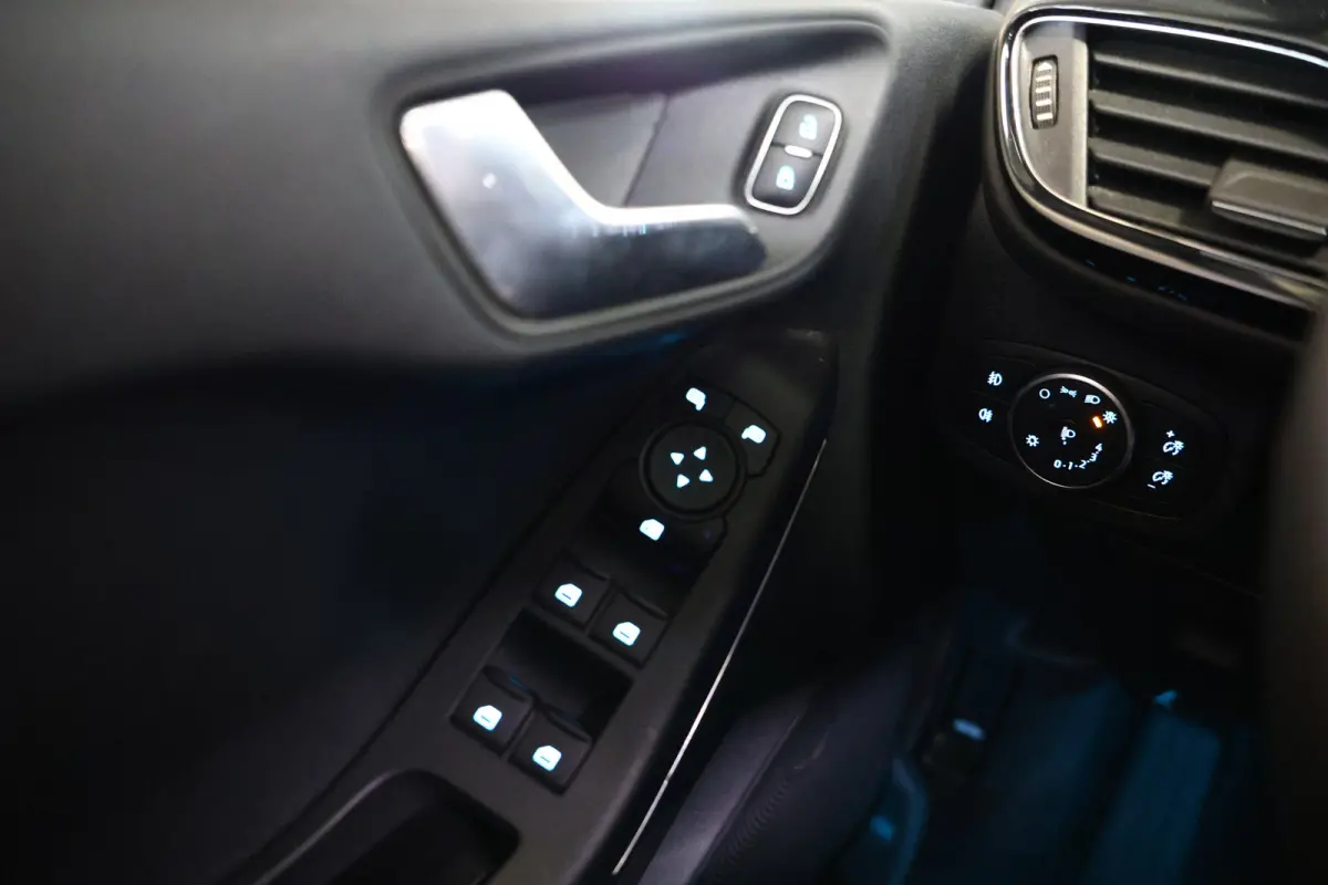 1.0 EcoBoost Hybrid 39.000 km Titanium AUT CARPLAY DAB STUURVW '22