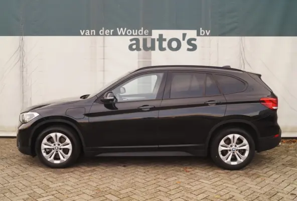 xDrive25e Executive -NAVI-ECC-HUD-CAM-PDC-
