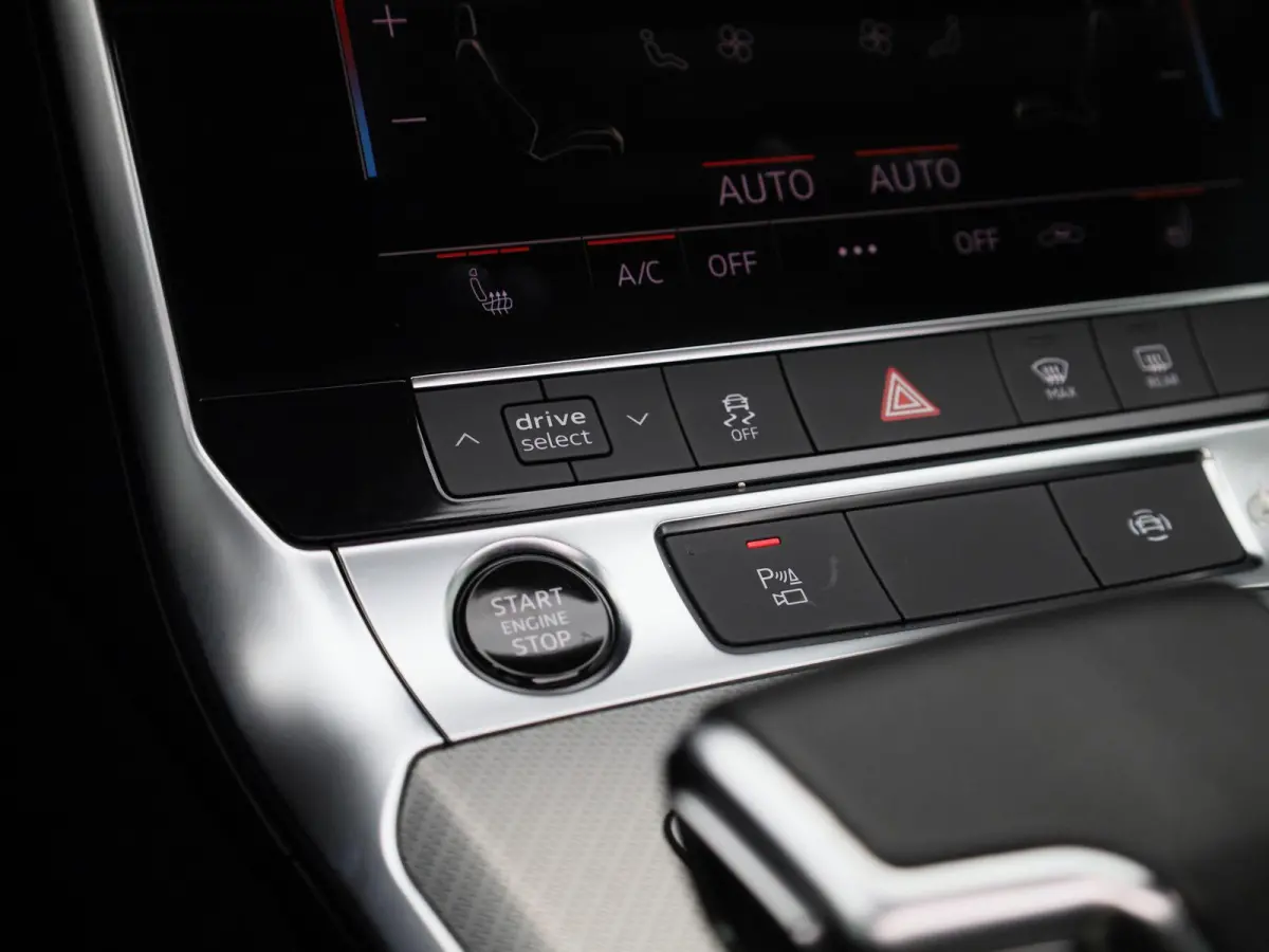 50 TFSI e quattro Advanced Edition | Navigatiesysteem | Panoramadak | Achteruitrijcamera | Stoelverwarming voorin |