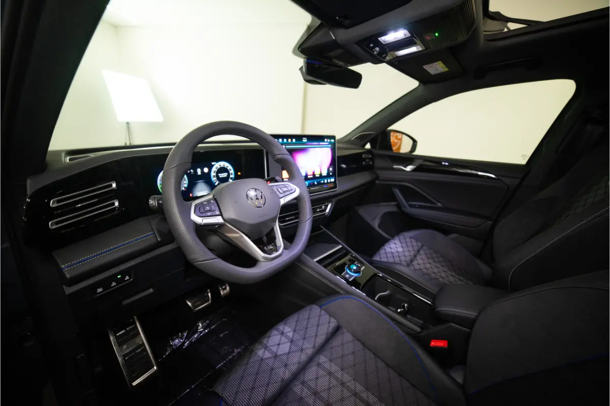 1.5 eHybrid 2x R-Line 2025 PER DIRECT BESCHIKBAAR | VOL OPTIE INCL. 5 JAAR GARANTIE!