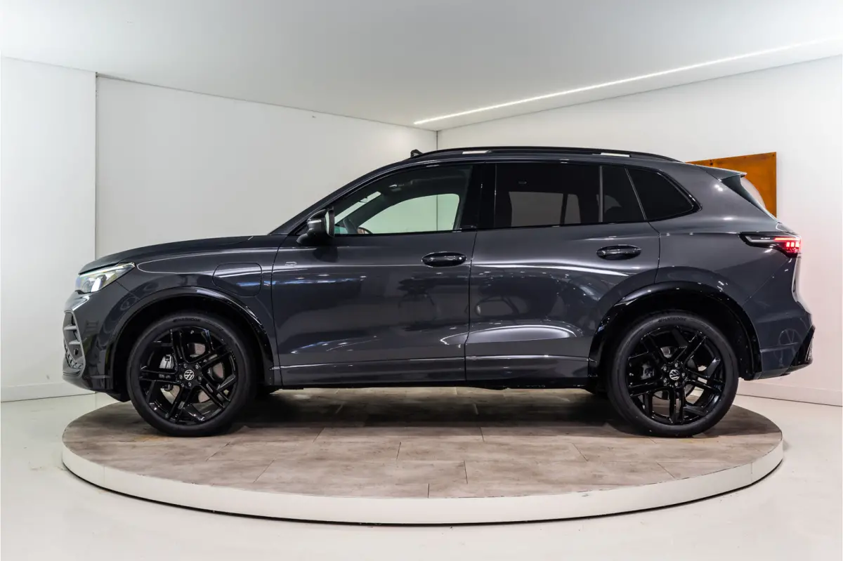 1.5 eHybrid 2x R-Line 2025 PER DIRECT BESCHIKBAAR | VOL OPTIE INCL. 5 JAAR GARANTIE!