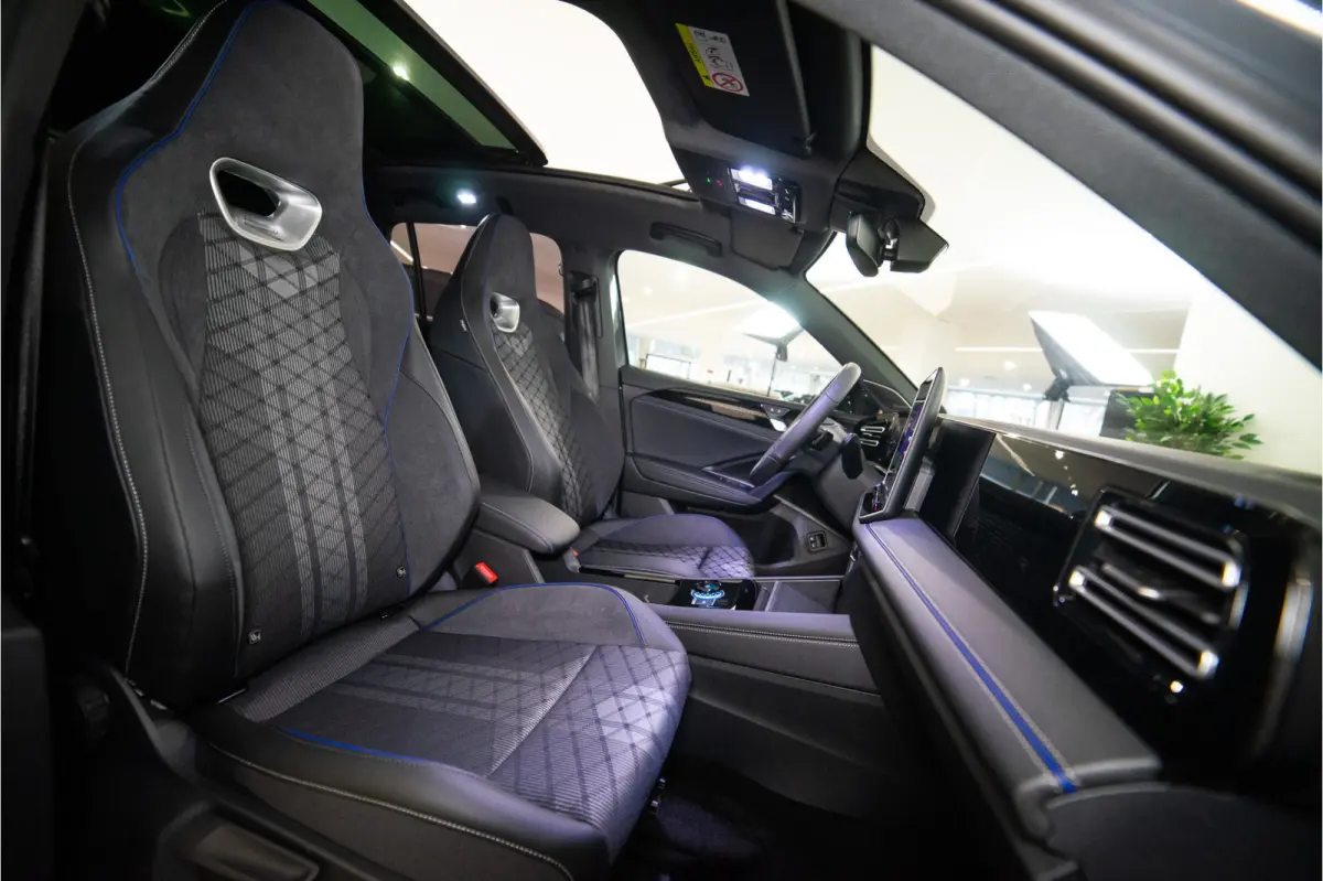 1.5 eHybrid 2x R-Line 2025 PER DIRECT BESCHIKBAAR | VOL OPTIE INCL. 5 JAAR GARANTIE!