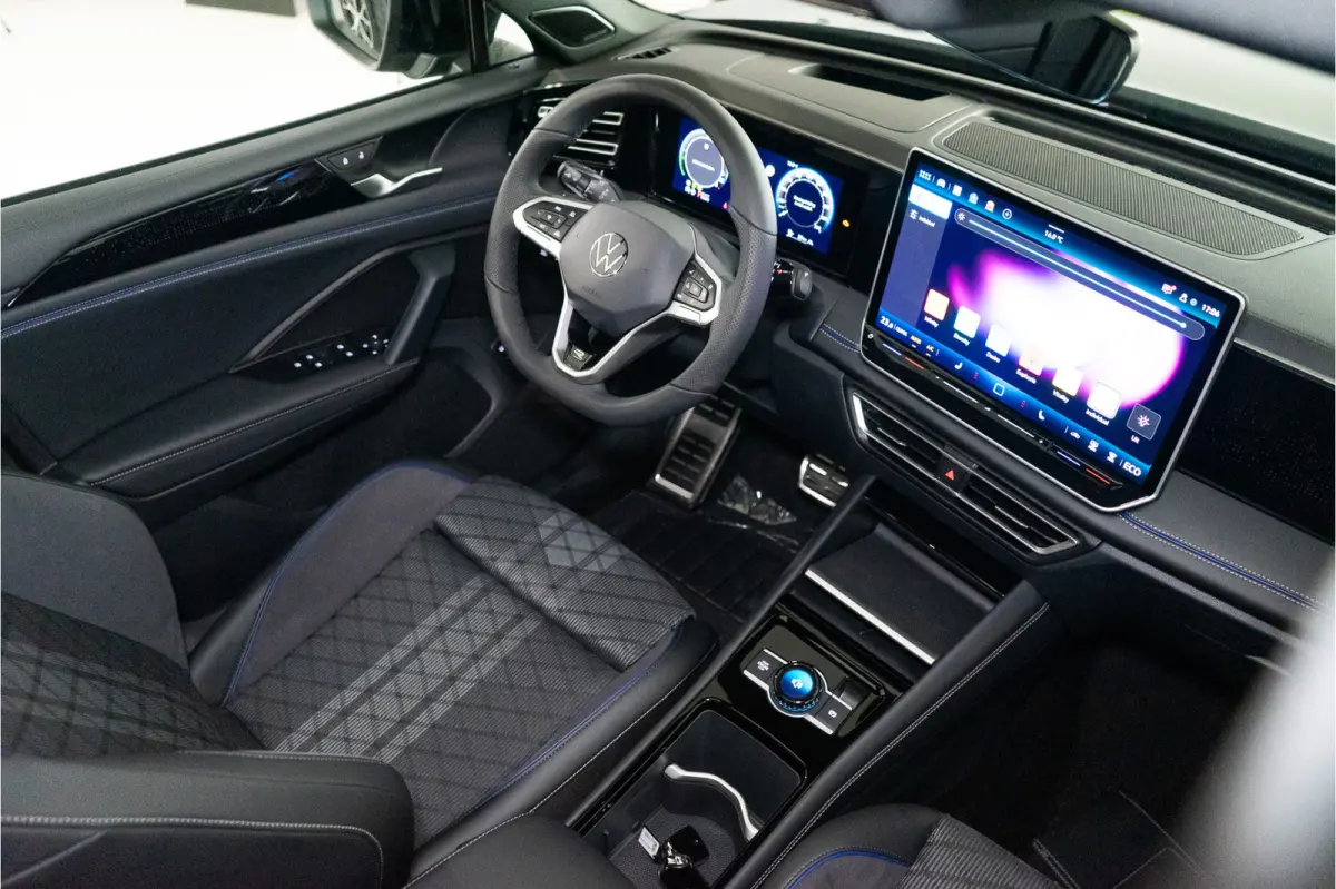 1.5 eHybrid 2x R-Line 2025 PER DIRECT BESCHIKBAAR | VOL OPTIE INCL. 5 JAAR GARANTIE!
