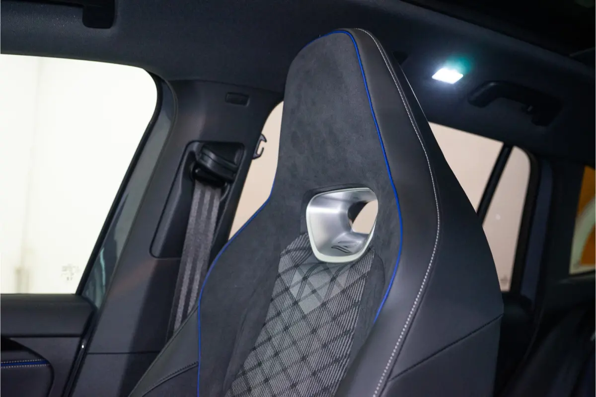 1.5 eHybrid 2x R-Line 2025 PER DIRECT BESCHIKBAAR | VOL OPTIE INCL. 5 JAAR GARANTIE!