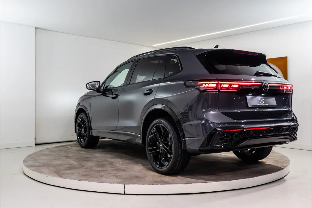 1.5 eHybrid 2x R-Line 2025 PER DIRECT BESCHIKBAAR | VOL OPTIE INCL. 5 JAAR GARANTIE!