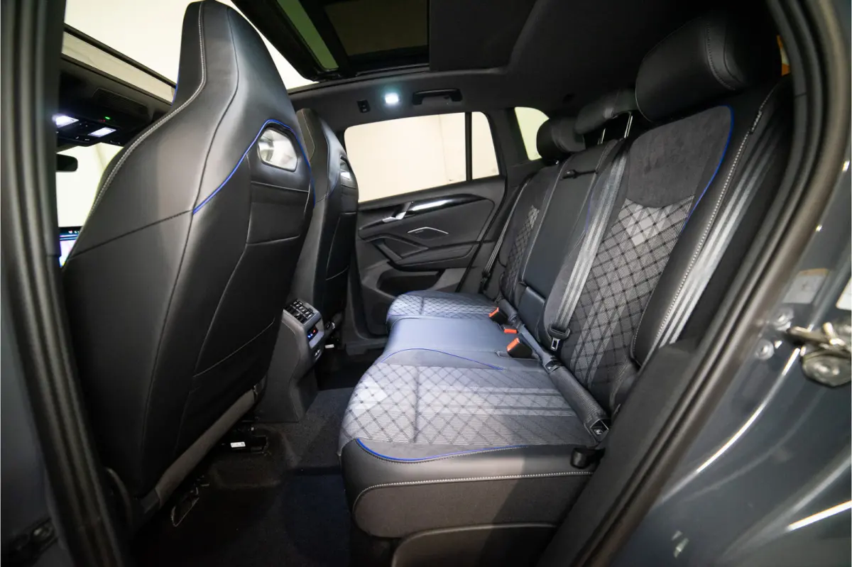 1.5 eHybrid 2x R-Line 2025 PER DIRECT BESCHIKBAAR | VOL OPTIE INCL. 5 JAAR GARANTIE!