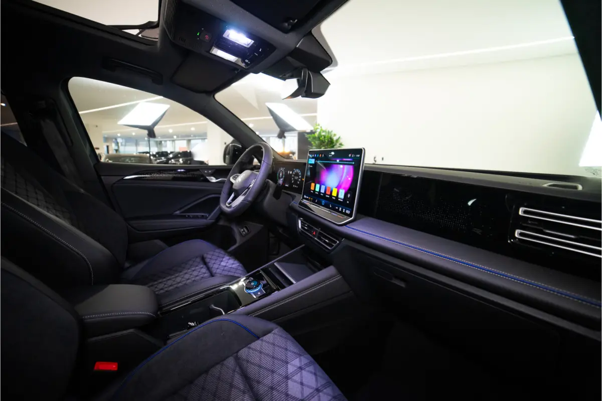 1.5 eHybrid 2x R-Line 2025 PER DIRECT BESCHIKBAAR | VOL OPTIE INCL. 5 JAAR GARANTIE!