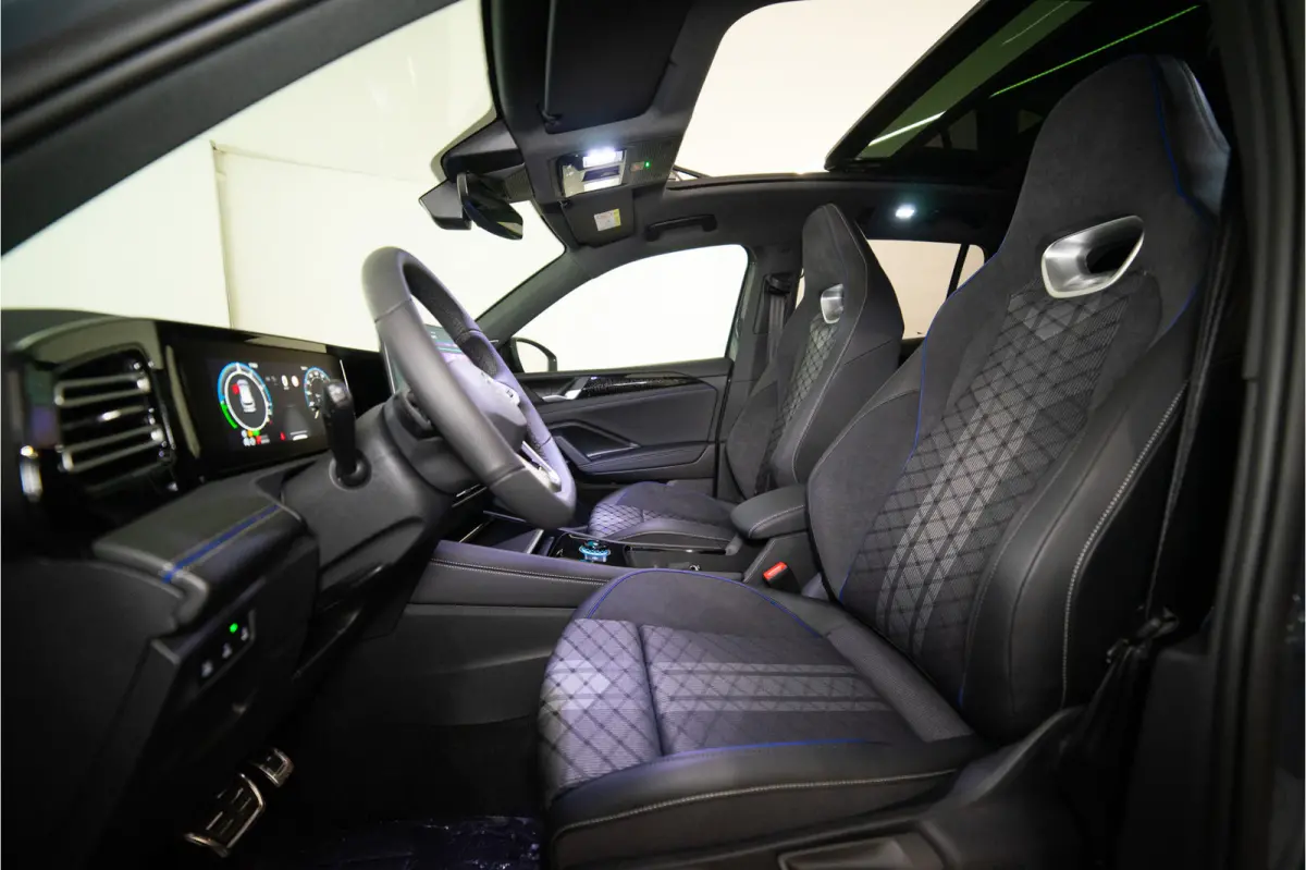 1.5 eHybrid 2x R-Line 2025 PER DIRECT BESCHIKBAAR | VOL OPTIE INCL. 5 JAAR GARANTIE!