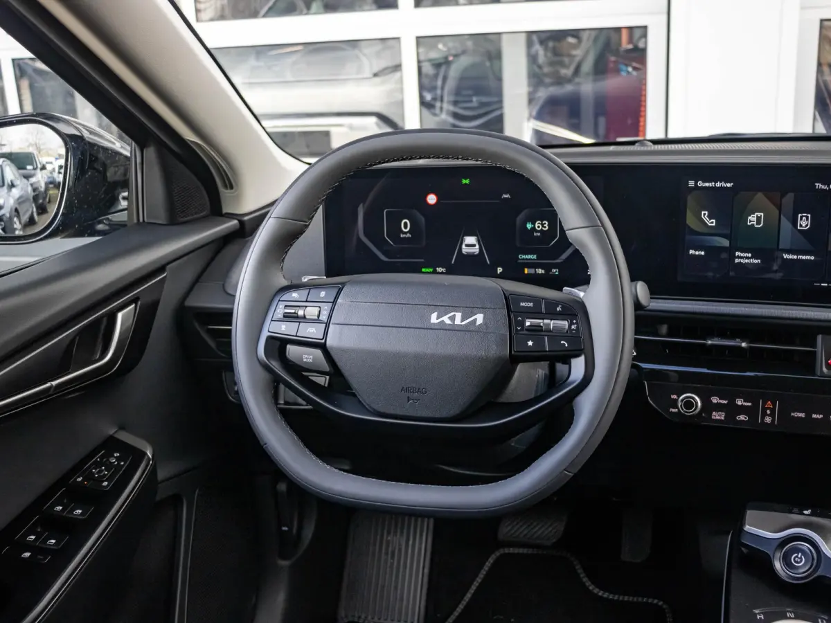 Light Edition 63 kWh stoel / stuurwielverwarming l apple car play android auto