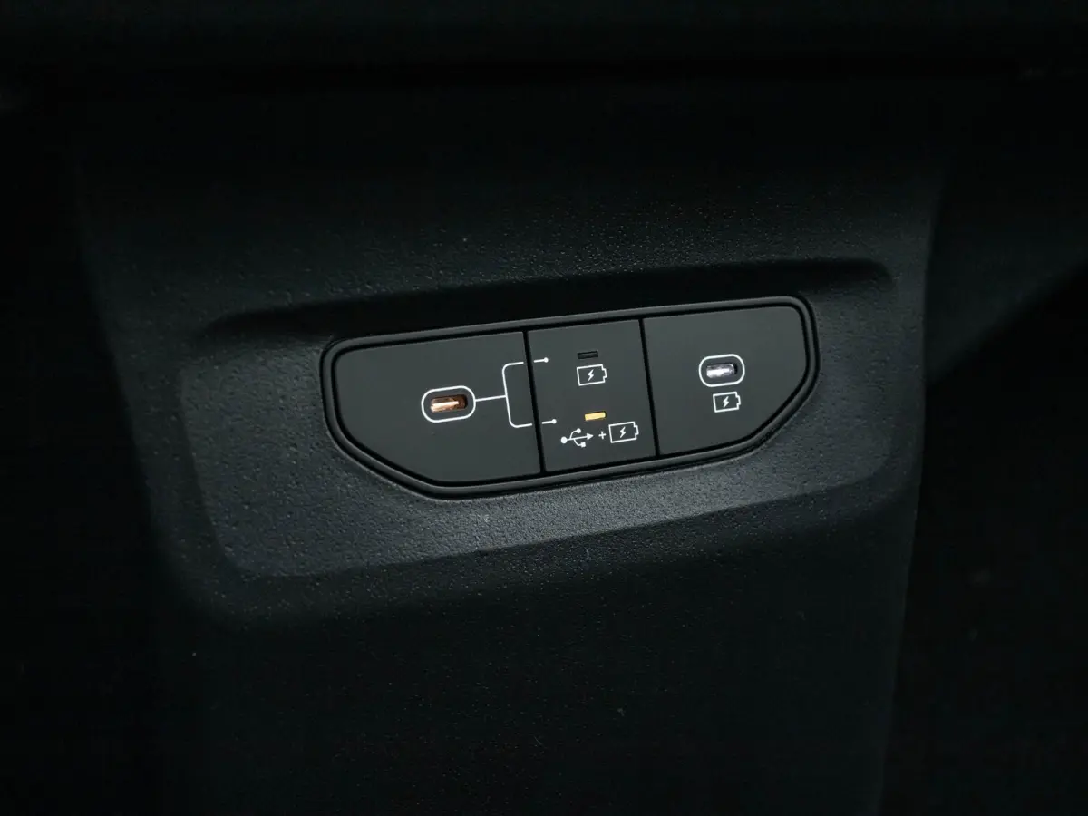 Light Edition 63 kWh stoel / stuurwielverwarming l apple car play android auto
