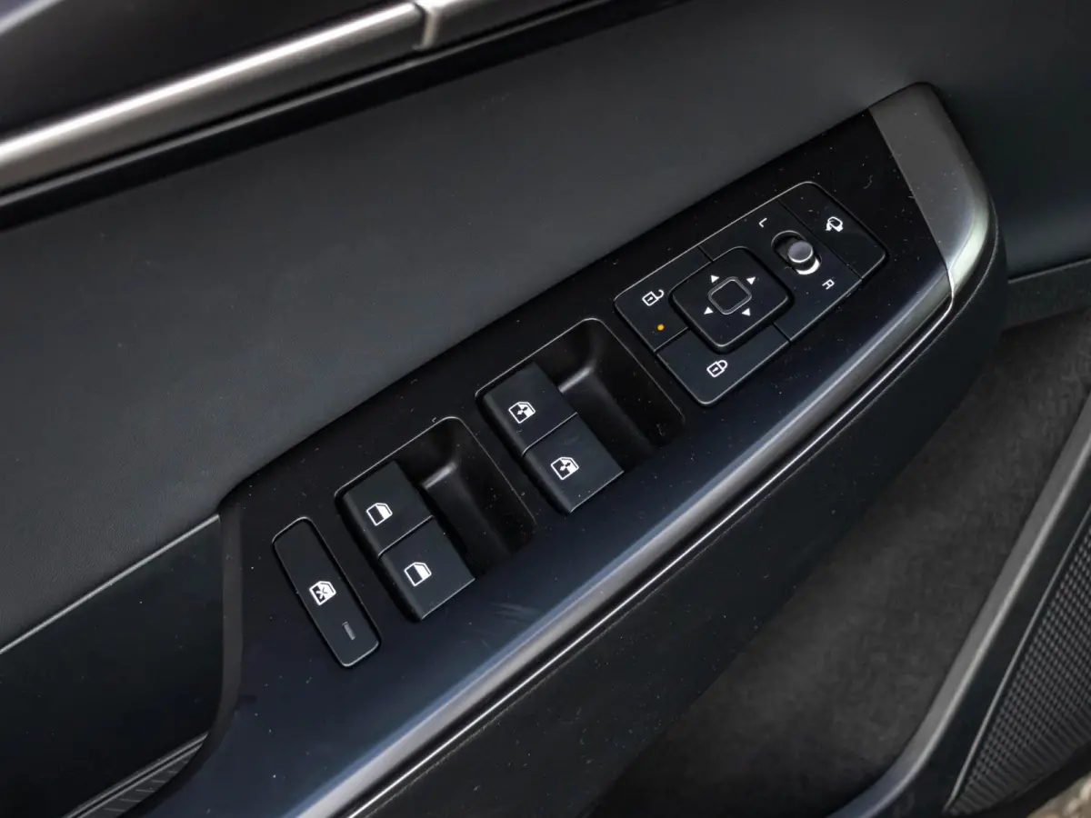 Light Edition 63 kWh stoel / stuurwielverwarming l apple car play android auto