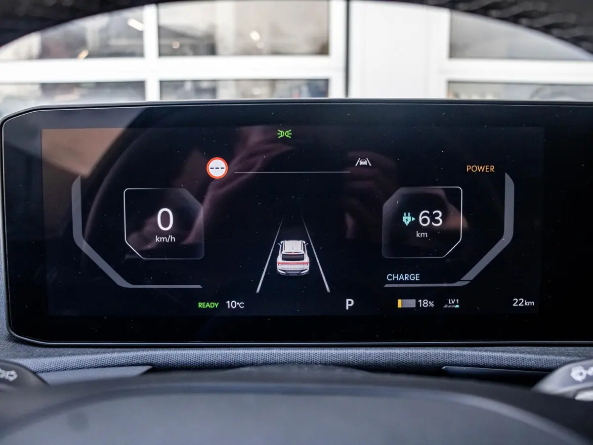 Light Edition 63 kWh stoel / stuurwielverwarming l apple car play android auto