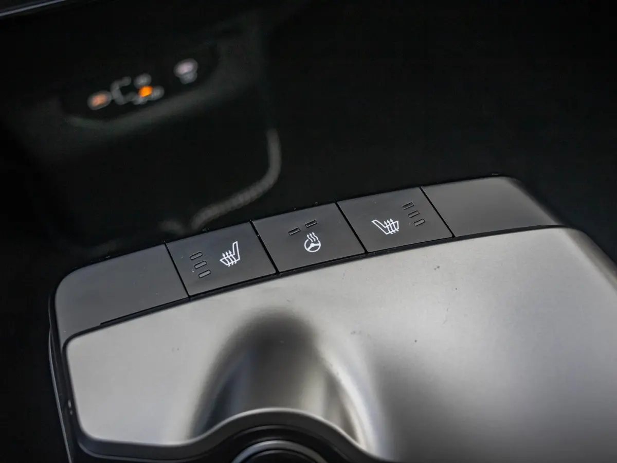 Light Edition 63 kWh stoel / stuurwielverwarming l apple car play android auto